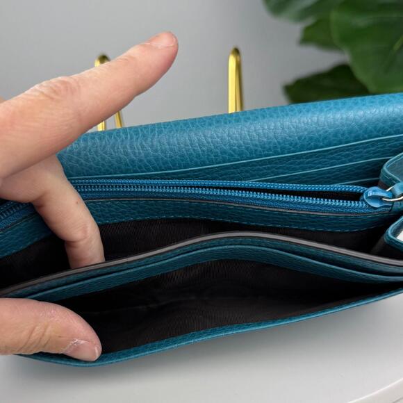 💎✨Authentic  LV Vertical Compact Wallet Capucines in Taurillon leather. - Picture 3 of 5